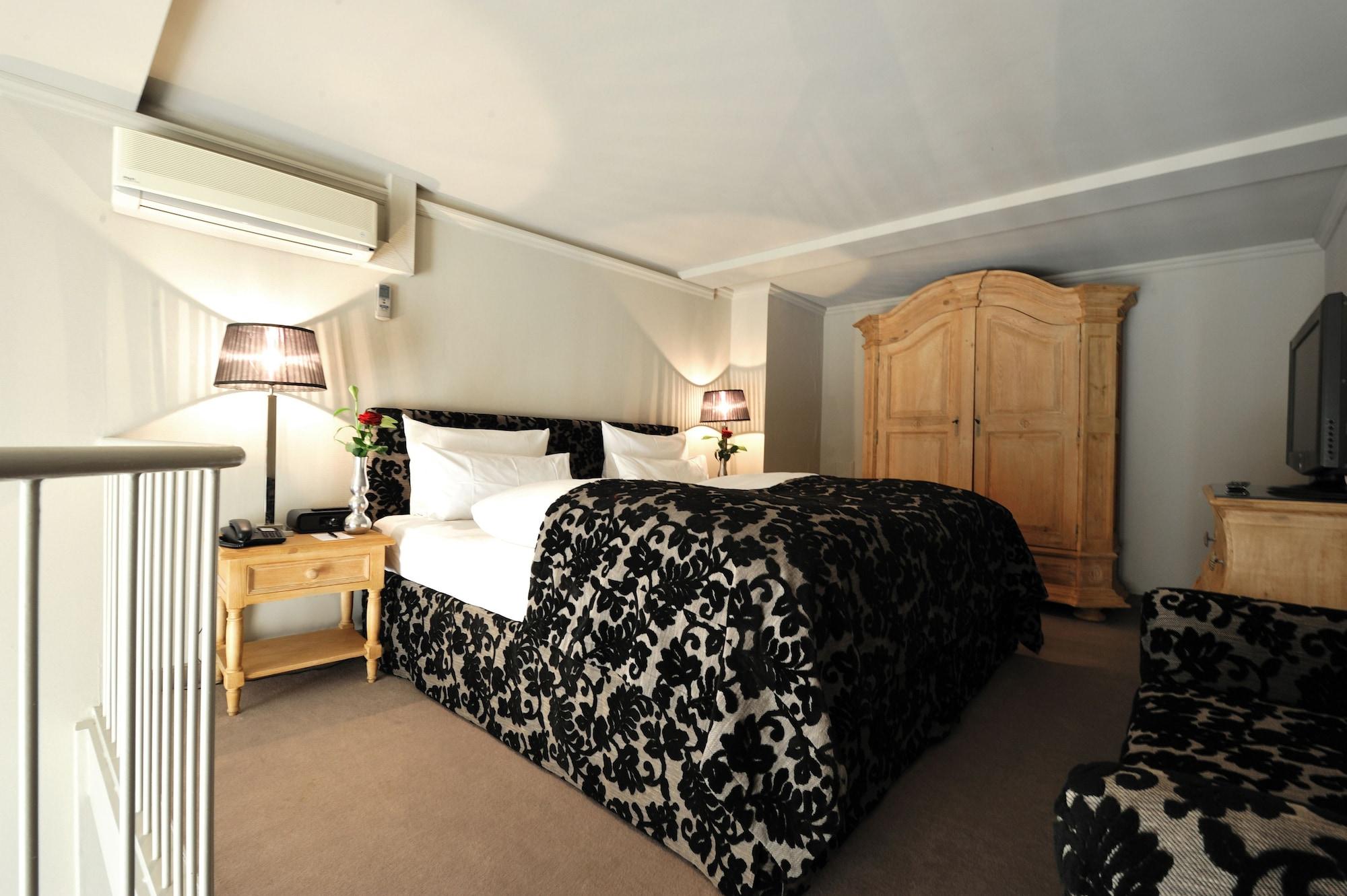 Stage 47 Hotel