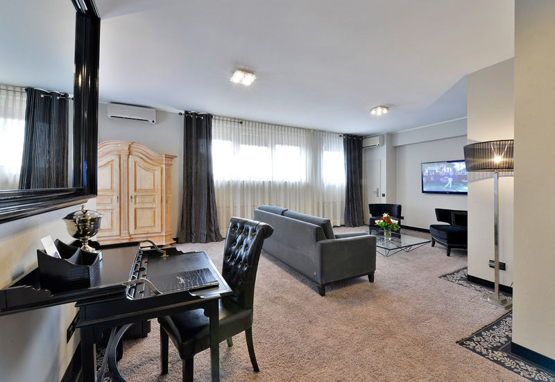 Stage 47 Hotel